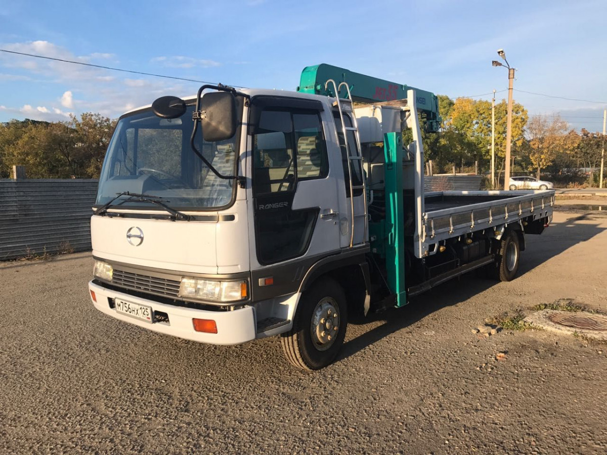 Манипулятор HINO КМУ 3 тонны ranger в аренду в Кургане круглосуточно